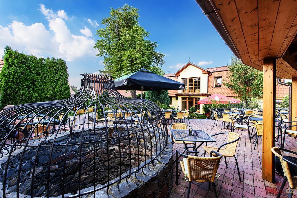 Restaurace A Penzion U Palecku Skuteč Exterior foto